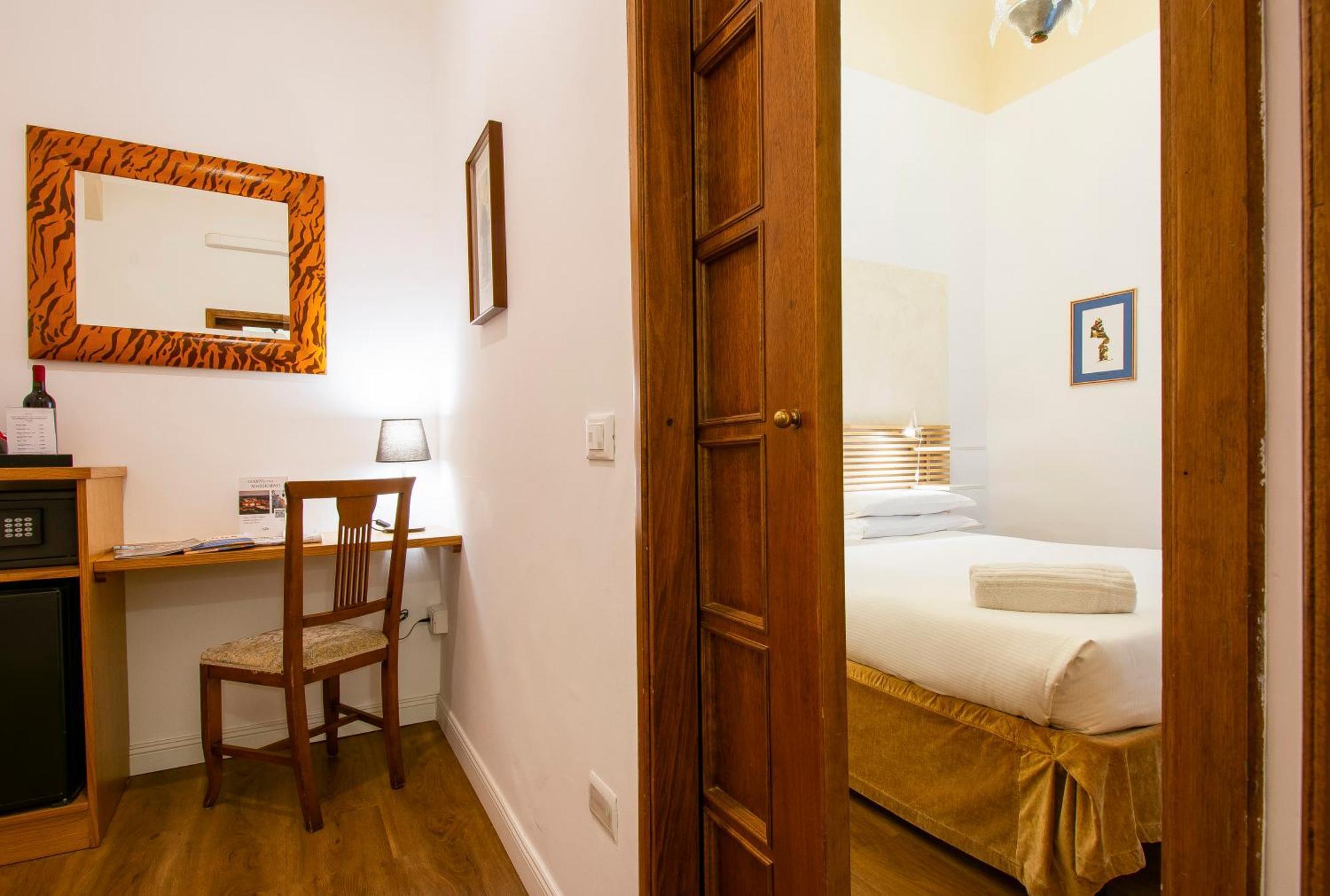 N4U Guest House Florencja Zewnętrze zdjęcie